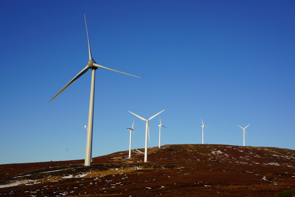 Bilde av vindm&oslash;ller i M&aring;l&oslash;y Vindpark